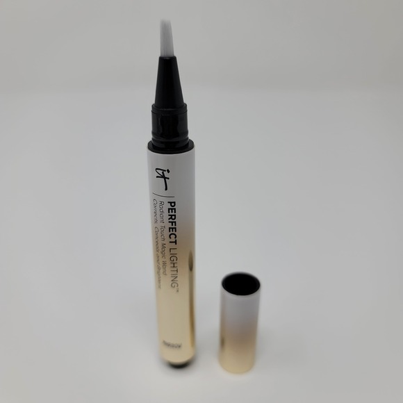 IT Cosmetics Perfect Lighting Radiant Touch Magic Wand Concealer Radiant Light - Picture 2 of 7